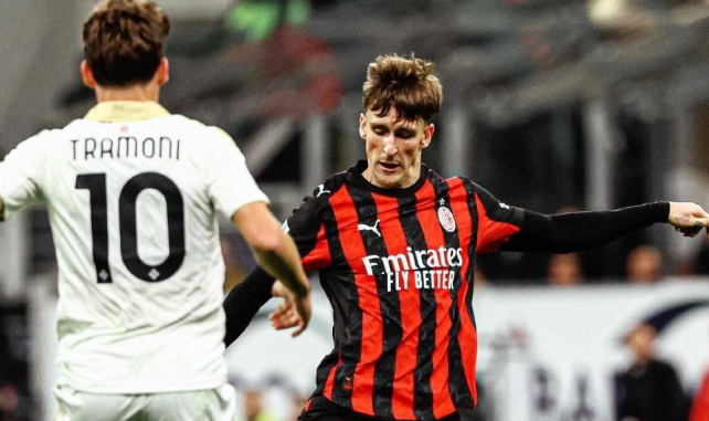 包含里程碑夜AC米兰远射贴柱，中超清晨刷纪录，球迷炸锅，团队化学反应显著的词条